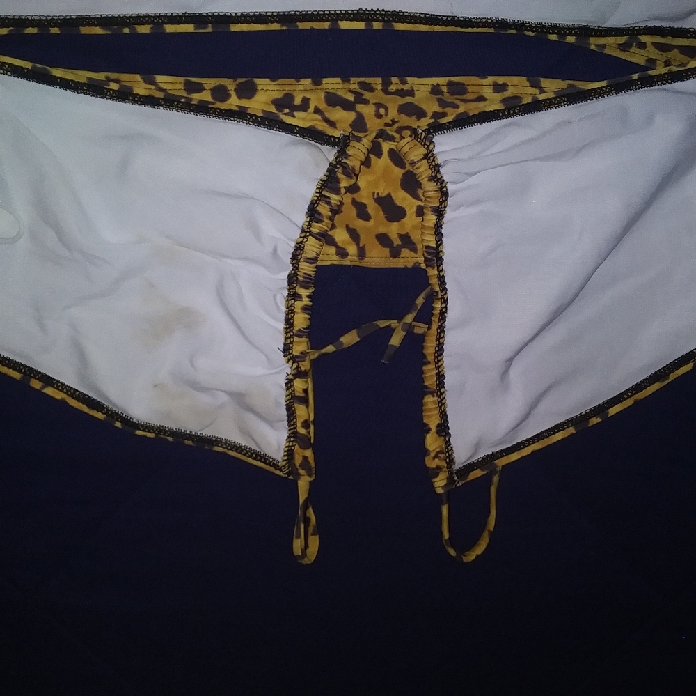 Bathing suits - Picture 6 of 9